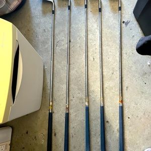 Woman’s.  PGA Butterfly Iron Set /  6 pc set. RH